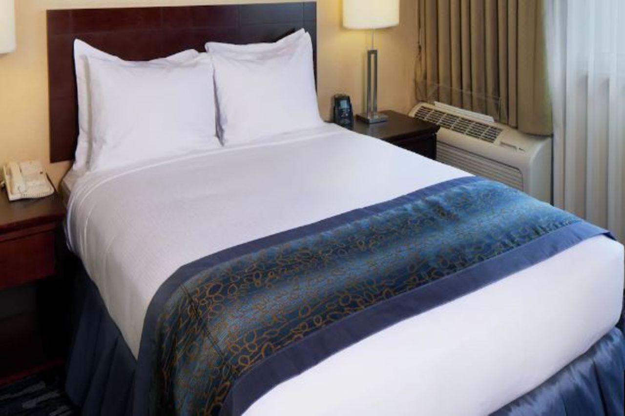 Doubletree By Hilton Norwalk Hotel Buitenkant foto