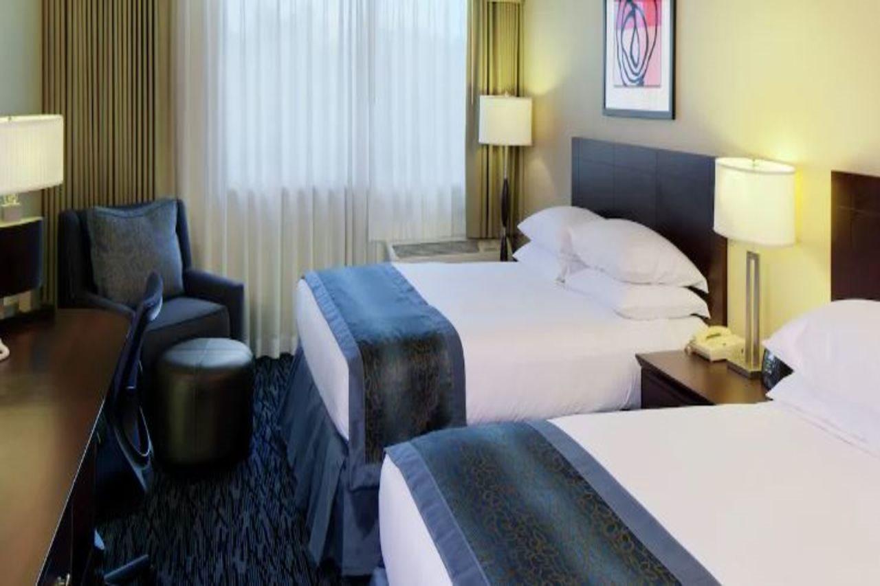 Doubletree By Hilton Norwalk Hotel Buitenkant foto