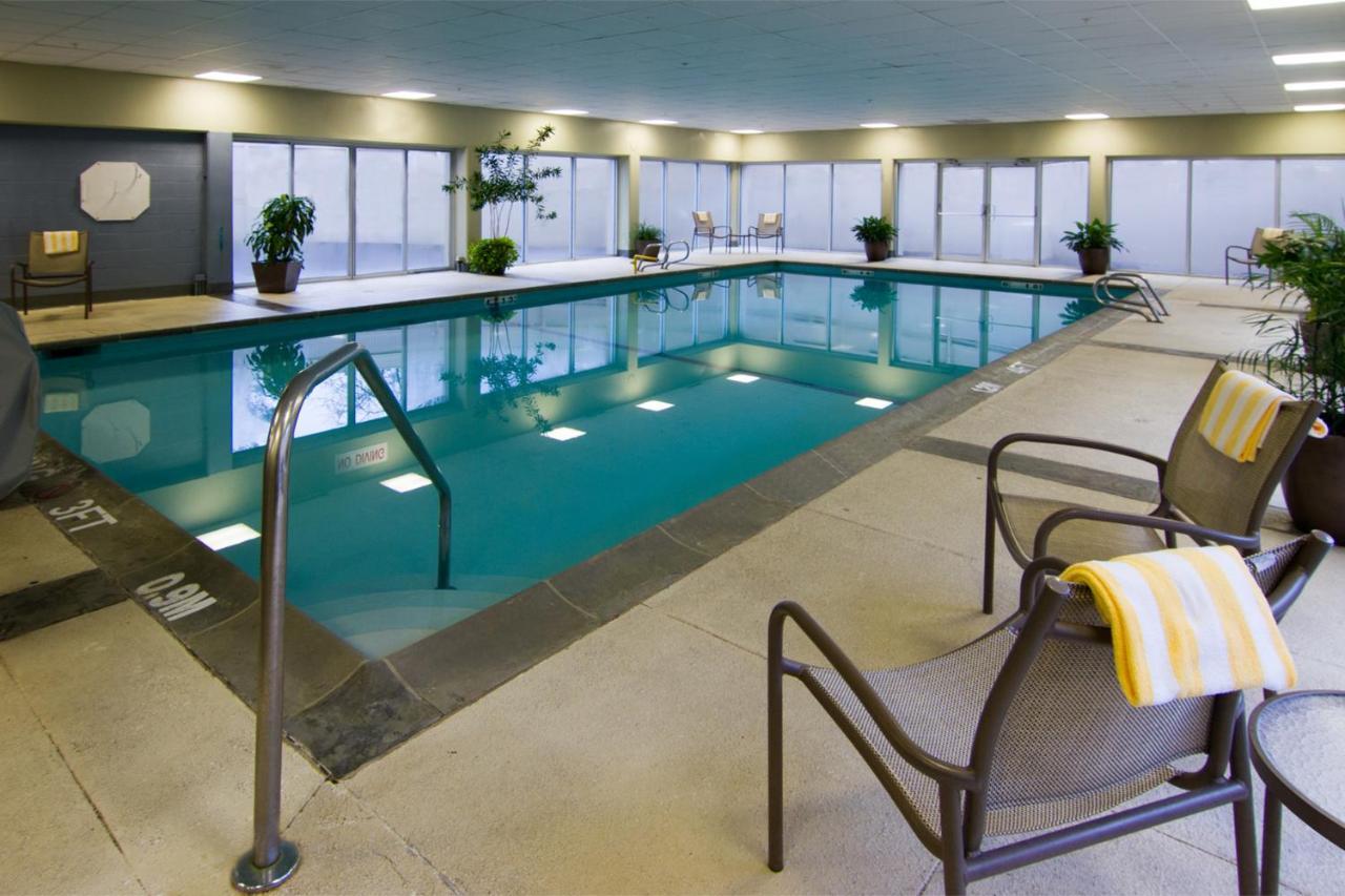 Doubletree By Hilton Norwalk Hotel Buitenkant foto