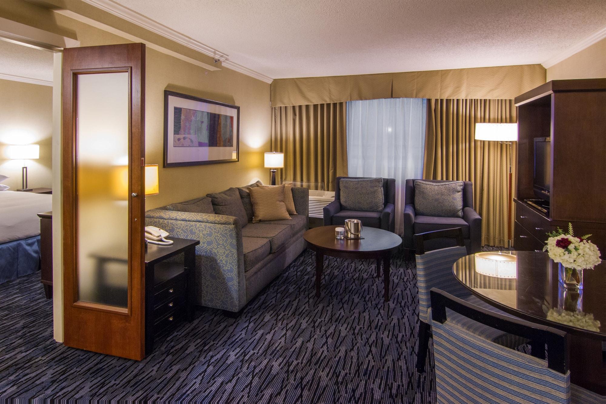 Doubletree By Hilton Norwalk Hotel Buitenkant foto