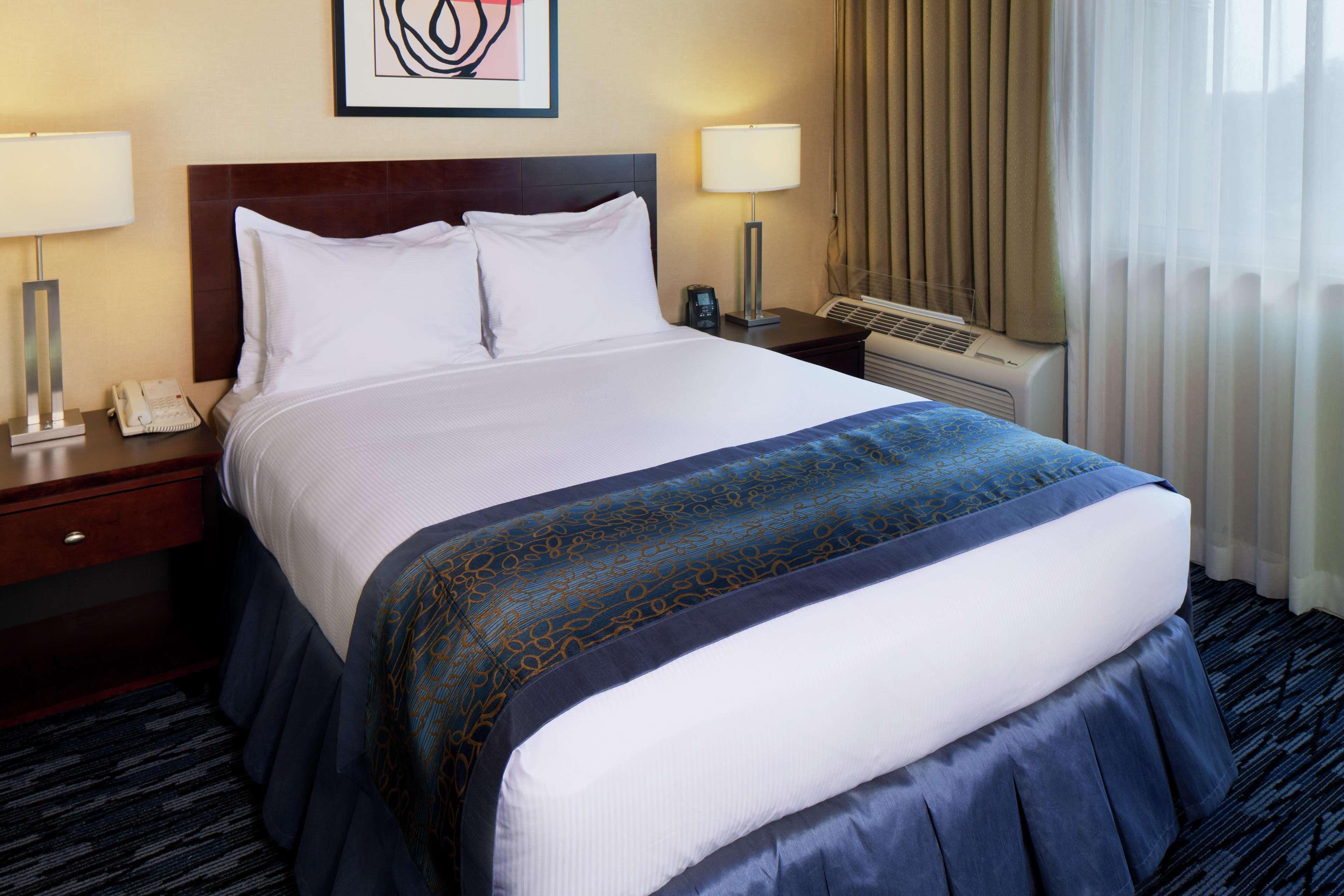 Doubletree By Hilton Norwalk Hotel Buitenkant foto