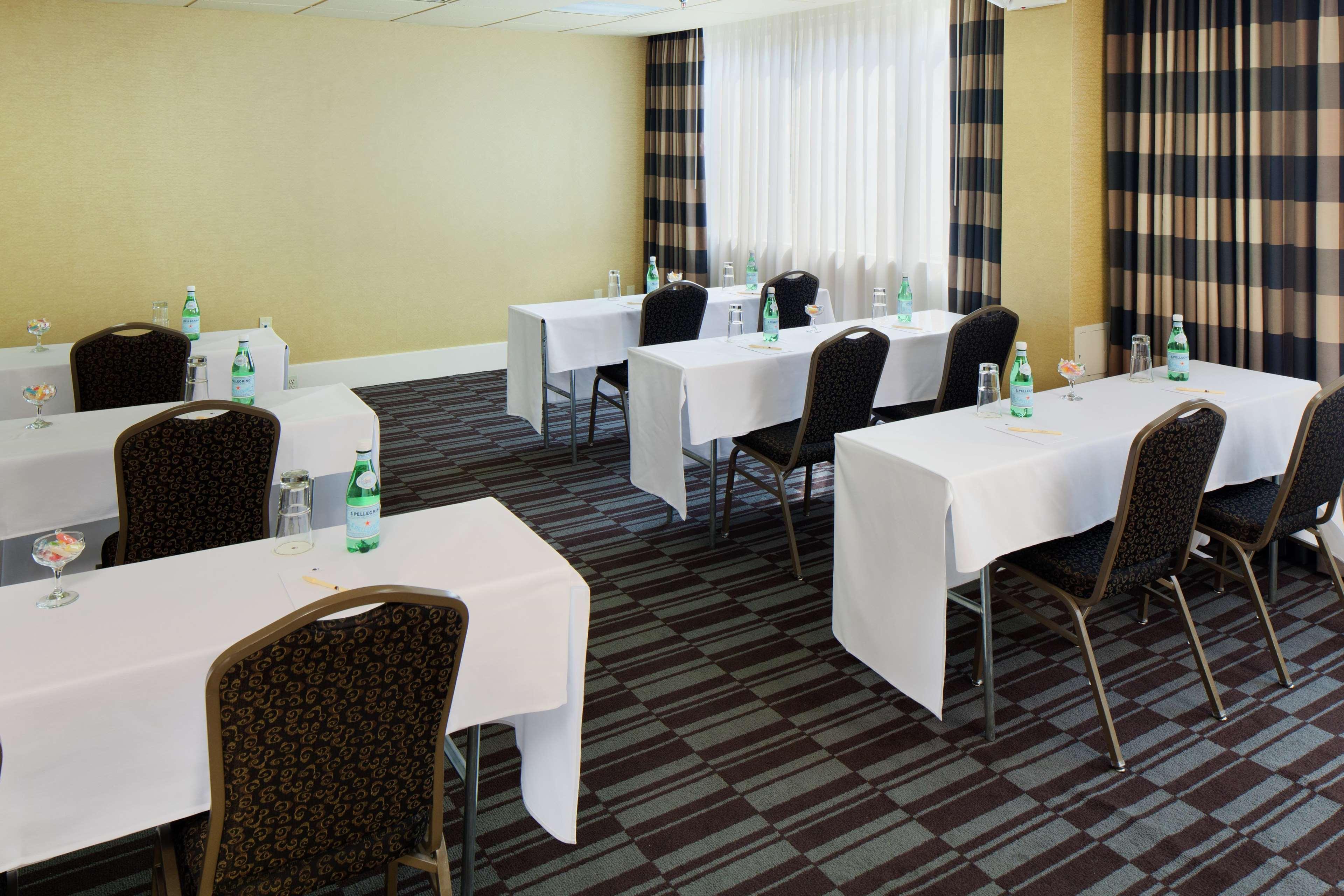 Doubletree By Hilton Norwalk Hotel Zakenleven foto