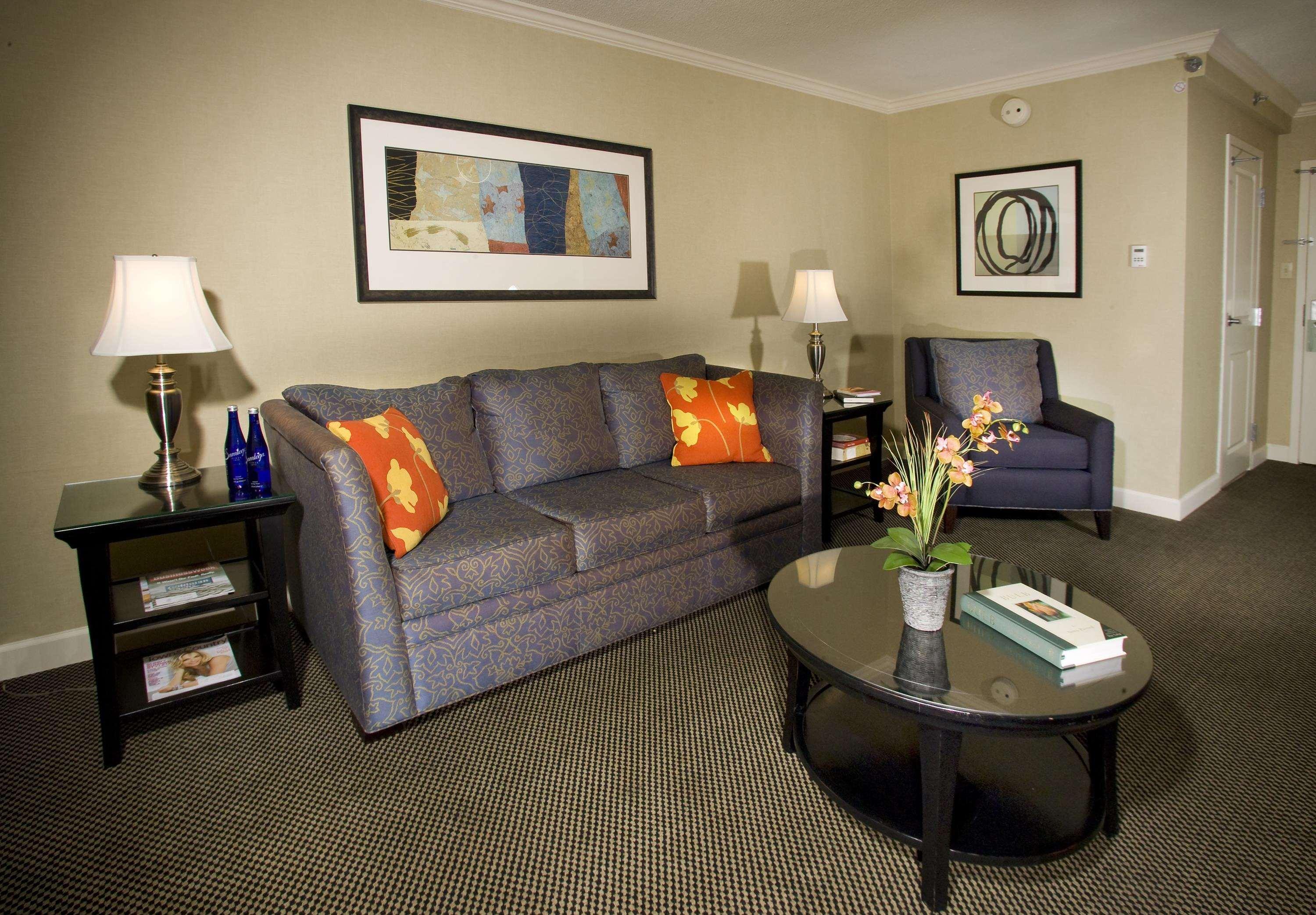 Doubletree By Hilton Norwalk Hotel Buitenkant foto