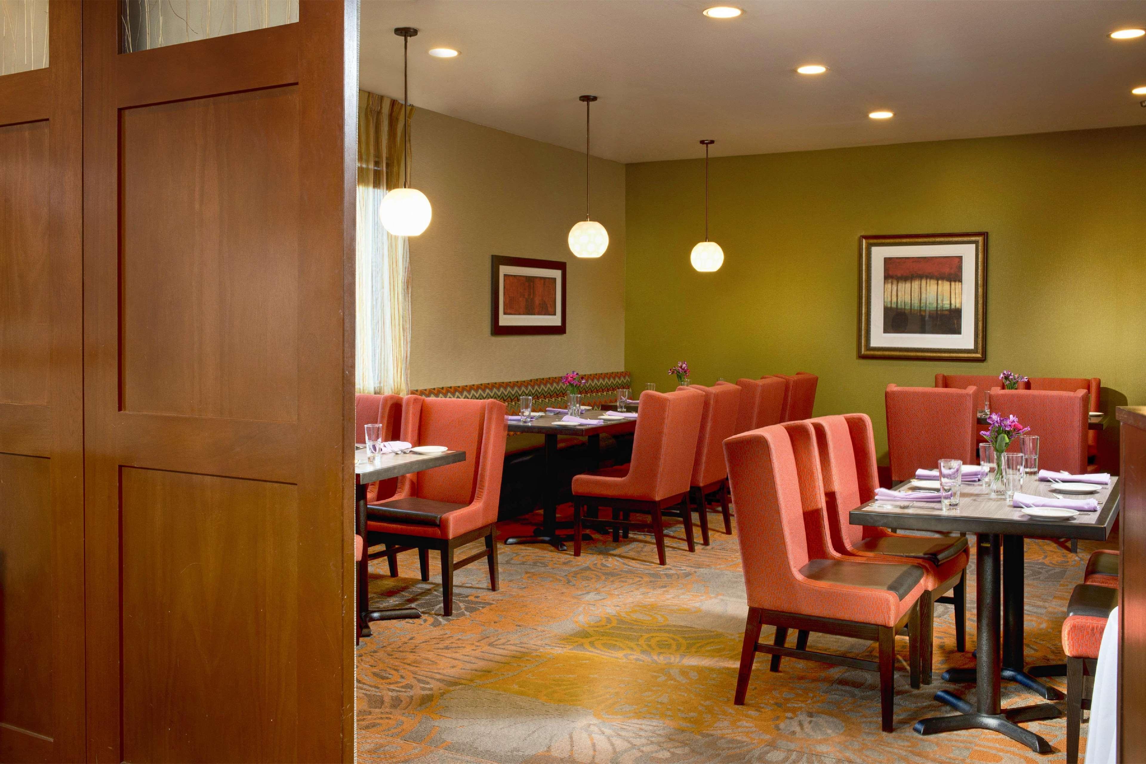 Doubletree By Hilton Norwalk Hotel Buitenkant foto