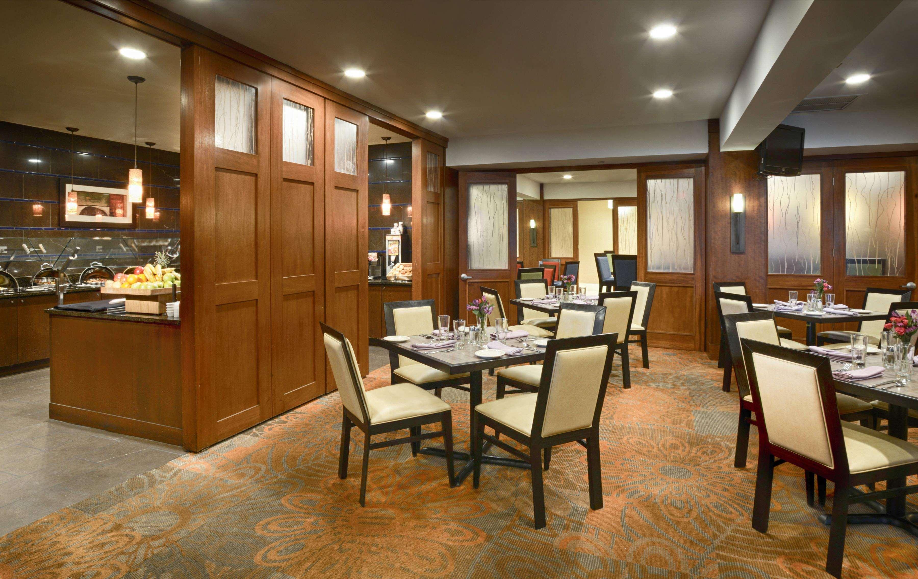 Doubletree By Hilton Norwalk Hotel Buitenkant foto