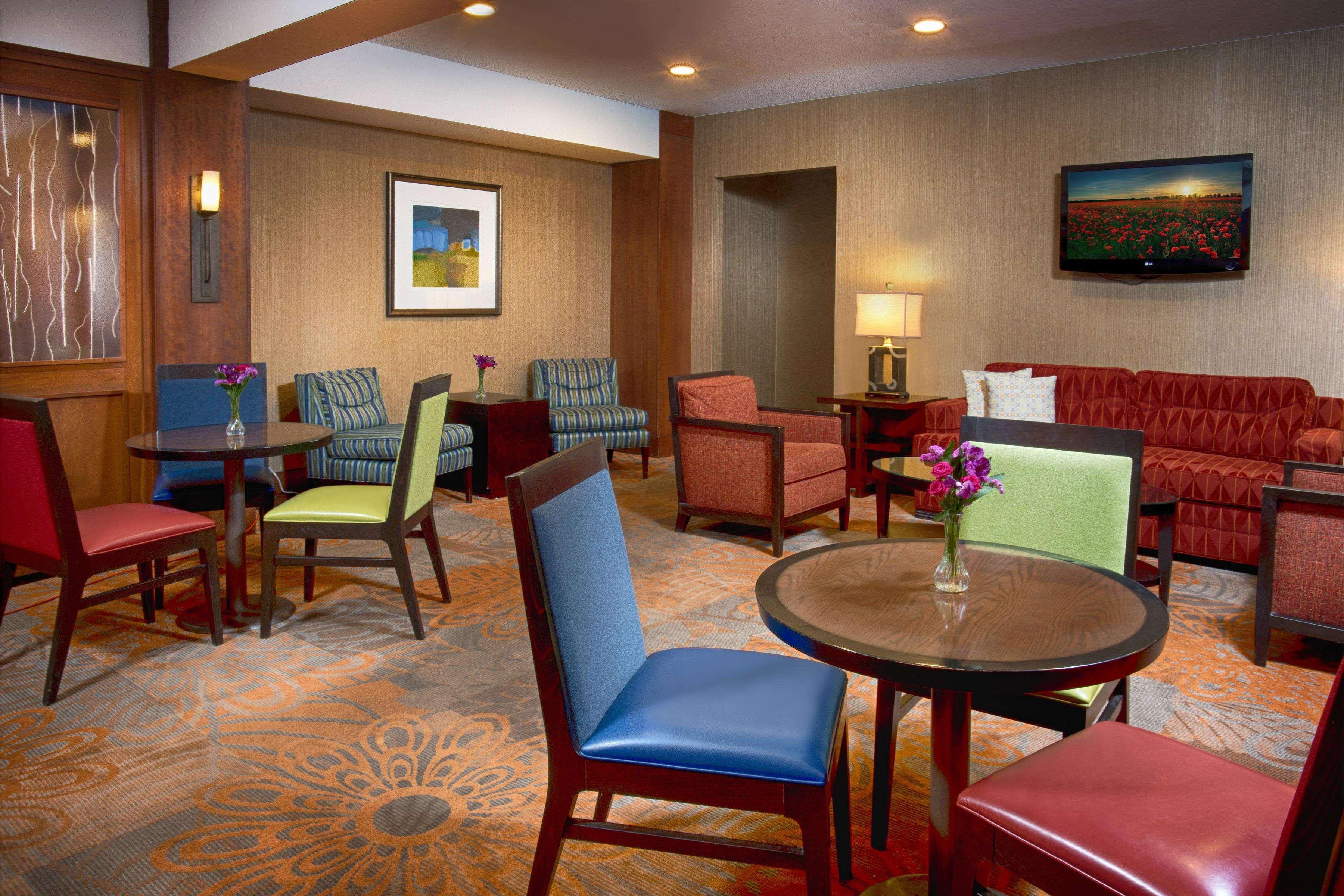 Doubletree By Hilton Norwalk Hotel Buitenkant foto