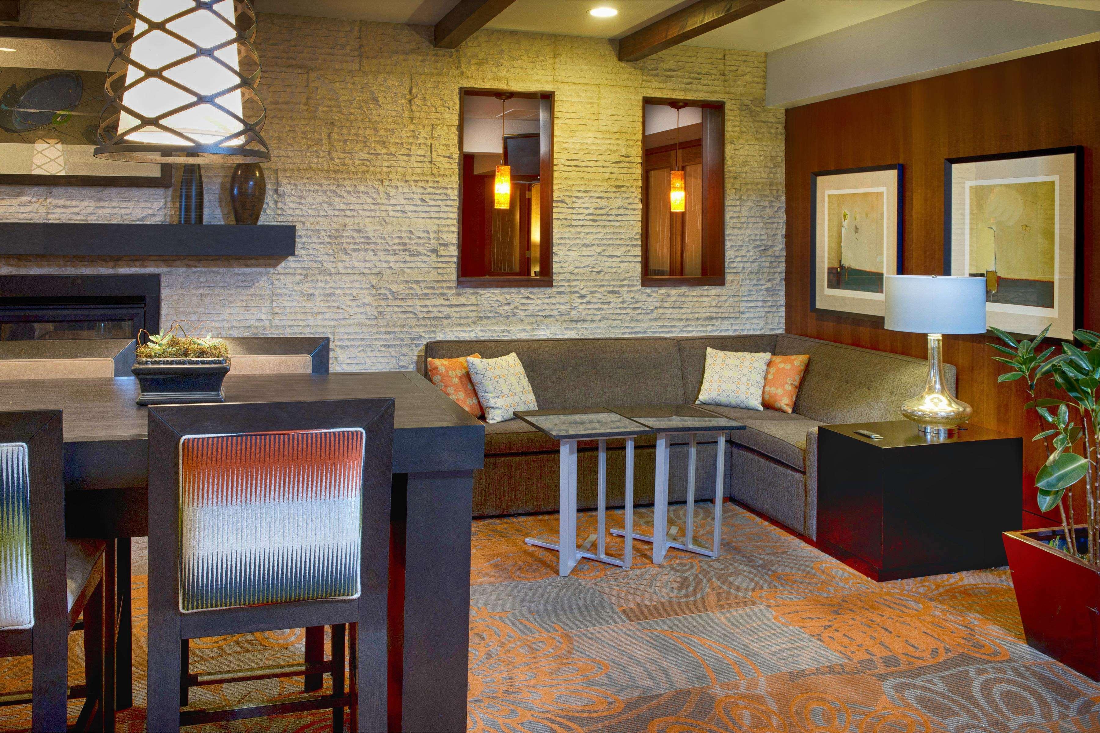 Doubletree By Hilton Norwalk Hotel Buitenkant foto