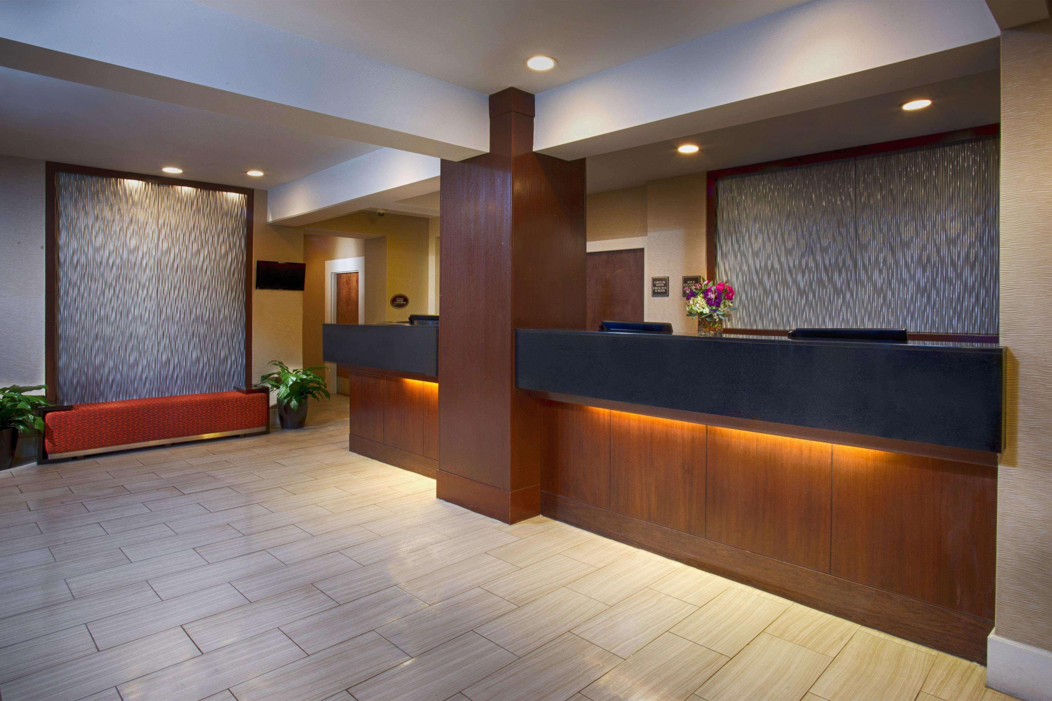Doubletree By Hilton Norwalk Hotel Buitenkant foto