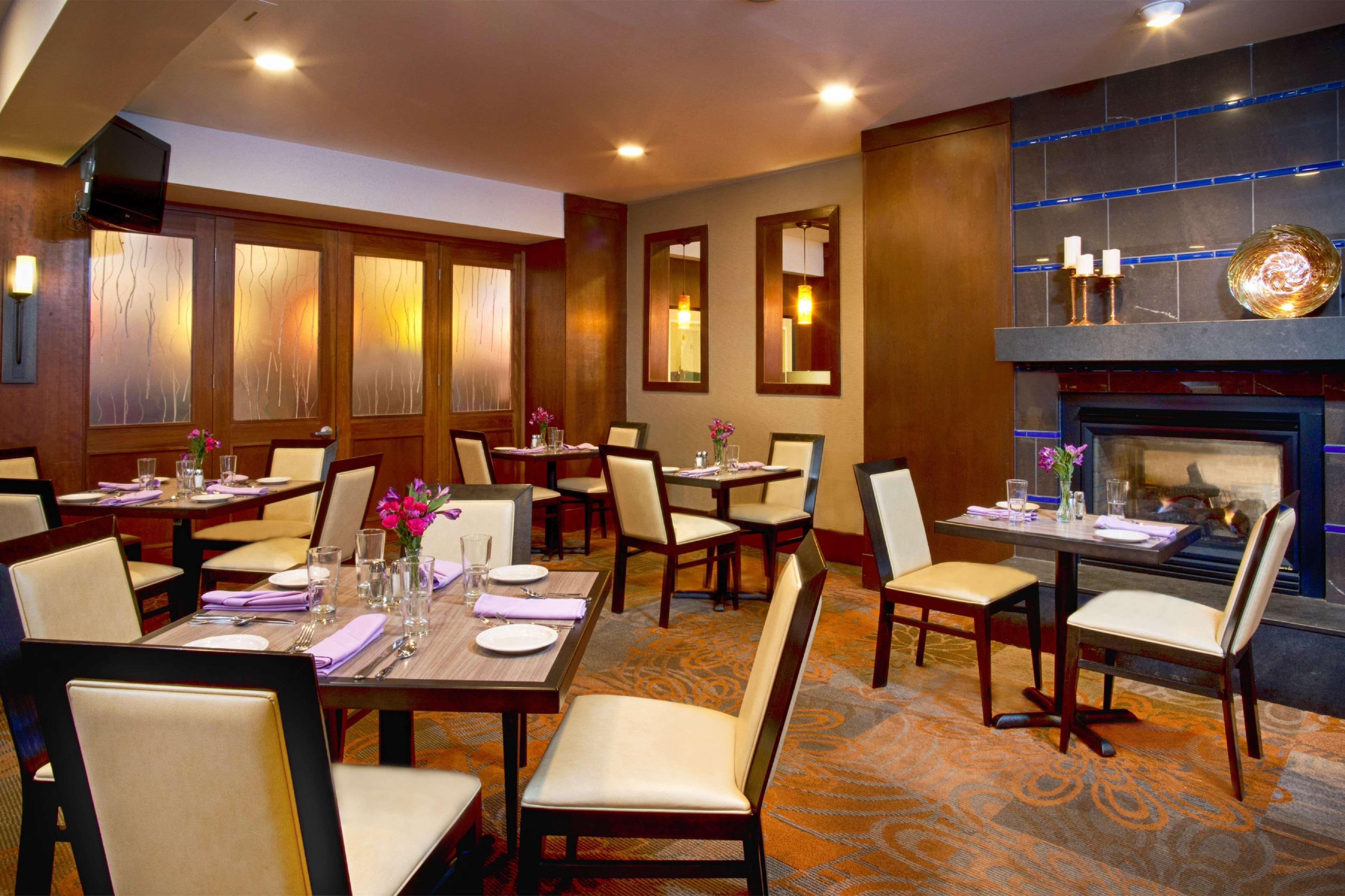 Doubletree By Hilton Norwalk Hotel Buitenkant foto