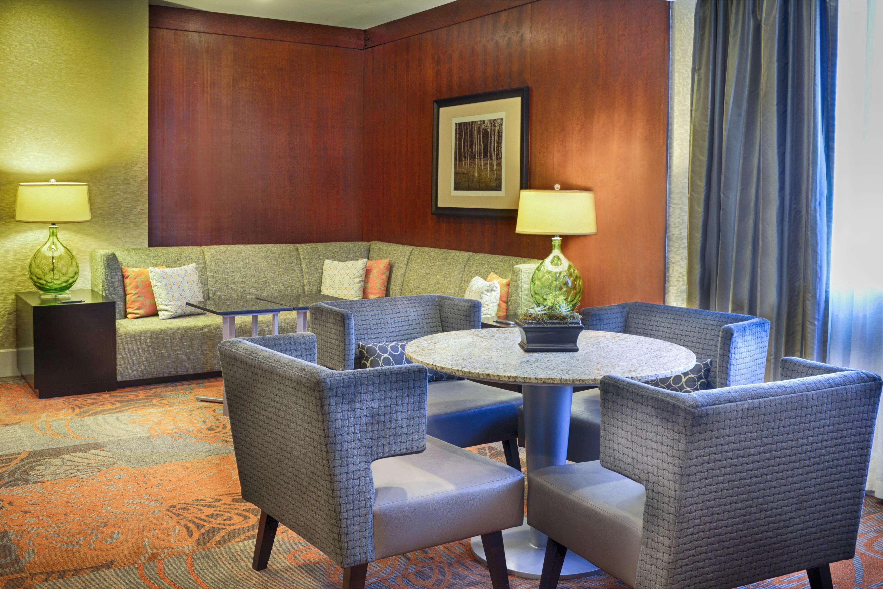 Doubletree By Hilton Norwalk Hotel Buitenkant foto
