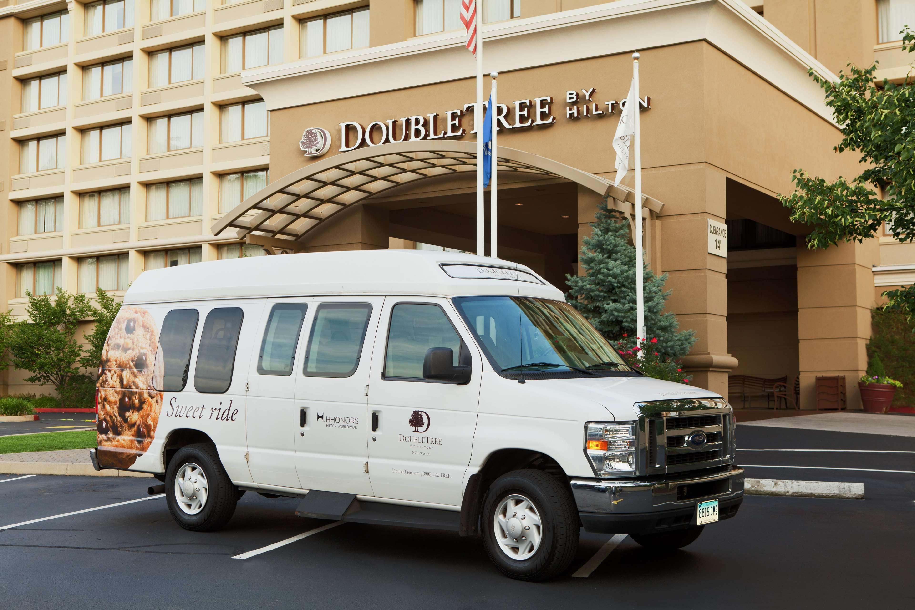 Doubletree By Hilton Norwalk Hotel Buitenkant foto